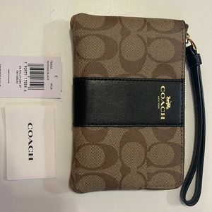Coach 4x6 Wristlet signature print leather NWT